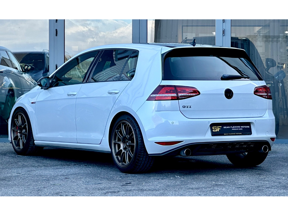 2014 Volkswagen Golf - image 4