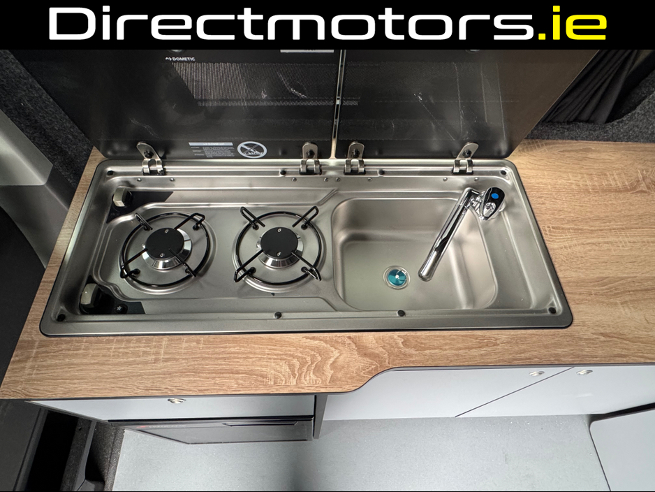 2020 Volkswagen Transporter - image 12