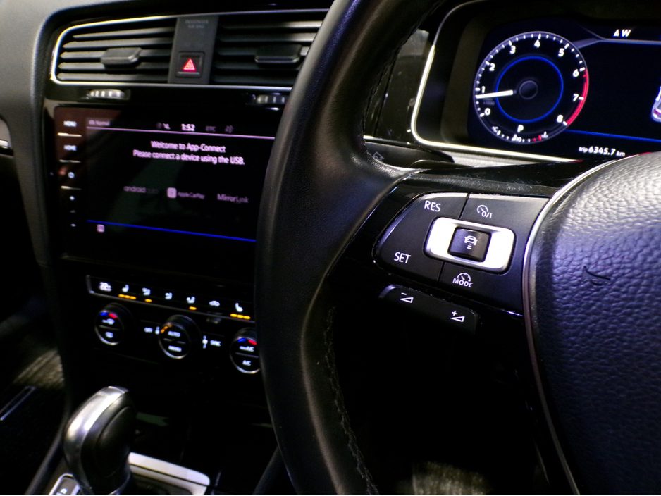 2018 Volkswagen Golf *MIESTER EDITION*MARK 7.5*AUTO*VW GOLF 1.4 TSI HIGH-LINE*FULL LEATHER HEATED MEMORY SPORT SEATS**VIRTUAL COCKPIT*PILOT PARKING*COLOUR CAMERA*SAT-NAV*APPLE-CARPLAY*ANDROID AUTO*UP-GRADED VW ALLOYS*XL M €18,900