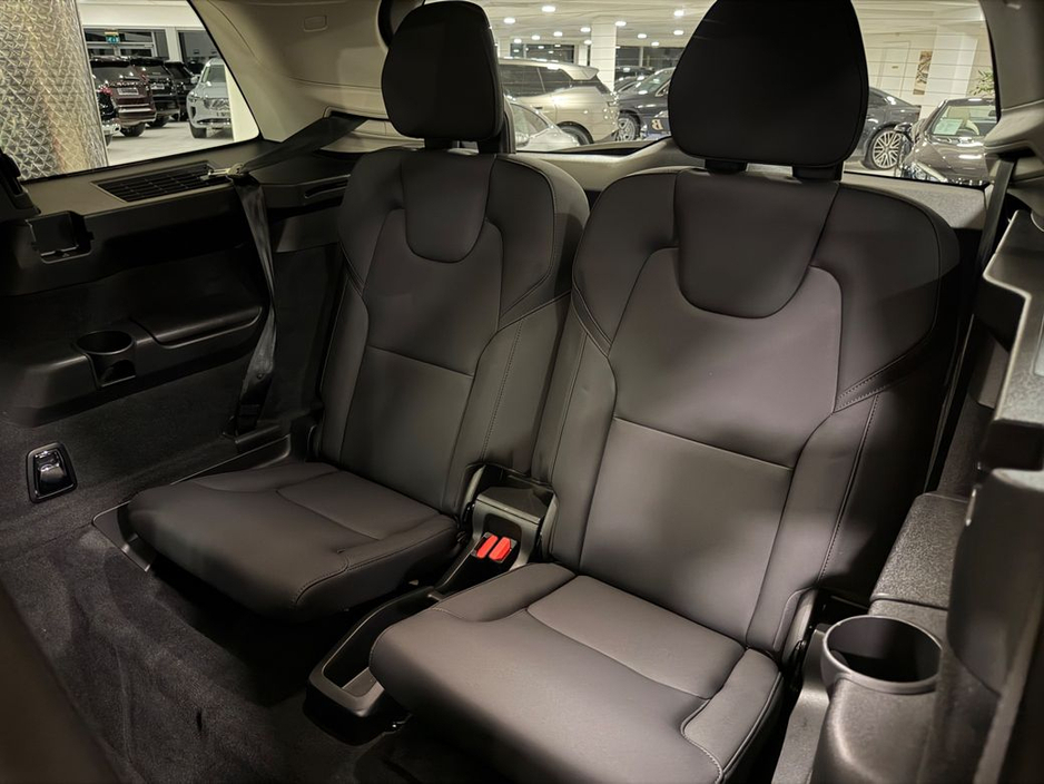 2025 Volvo XC90 - image 22