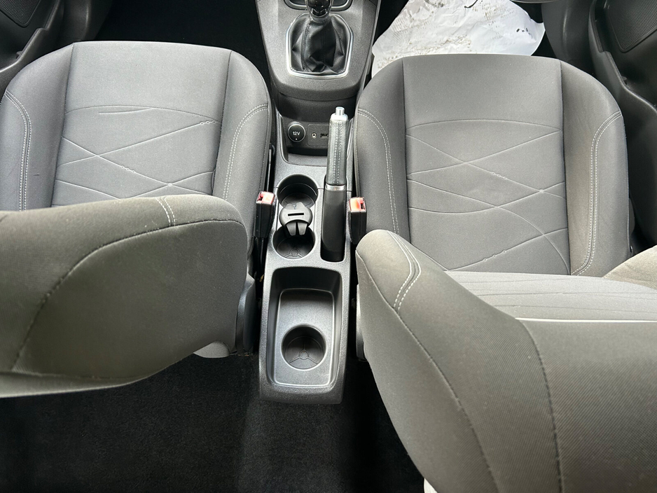 2016 Ford Fiesta - image 16