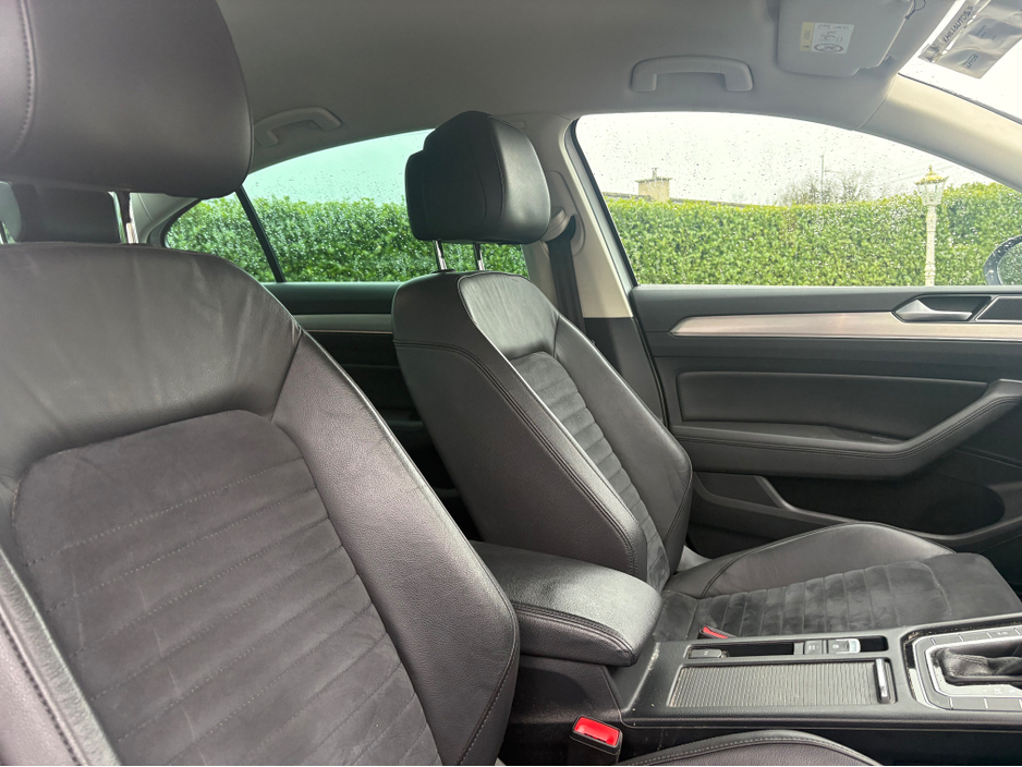 2018 Volkswagen Passat - image 5