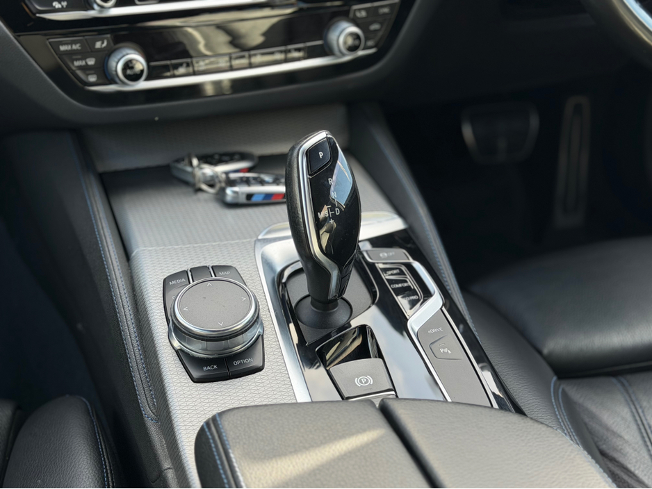 2018 BMW 5 Series - image 41