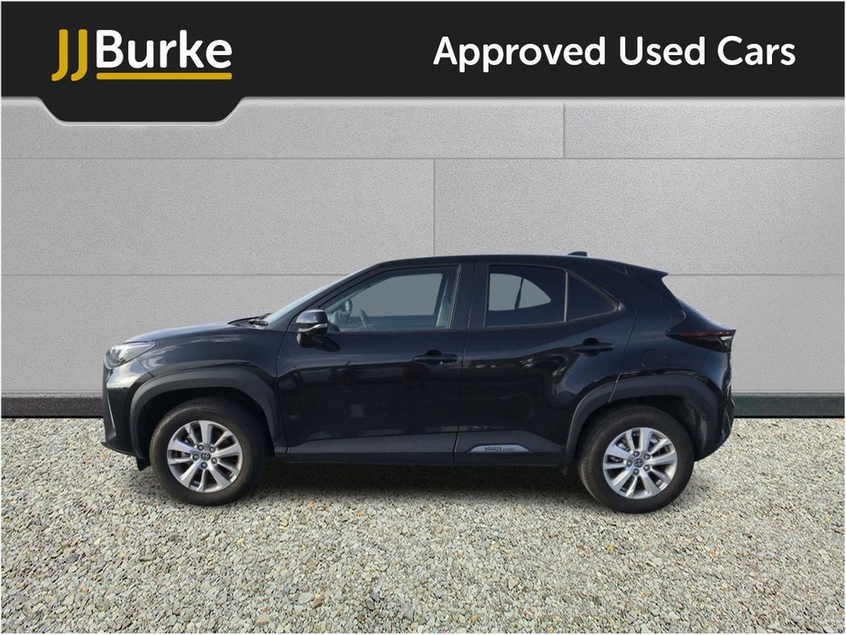 2024 Toyota Yaris - image 3