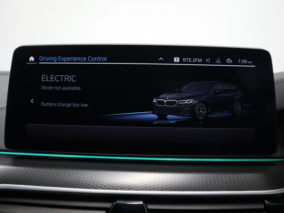 2022 BMW 5 Series - image 20