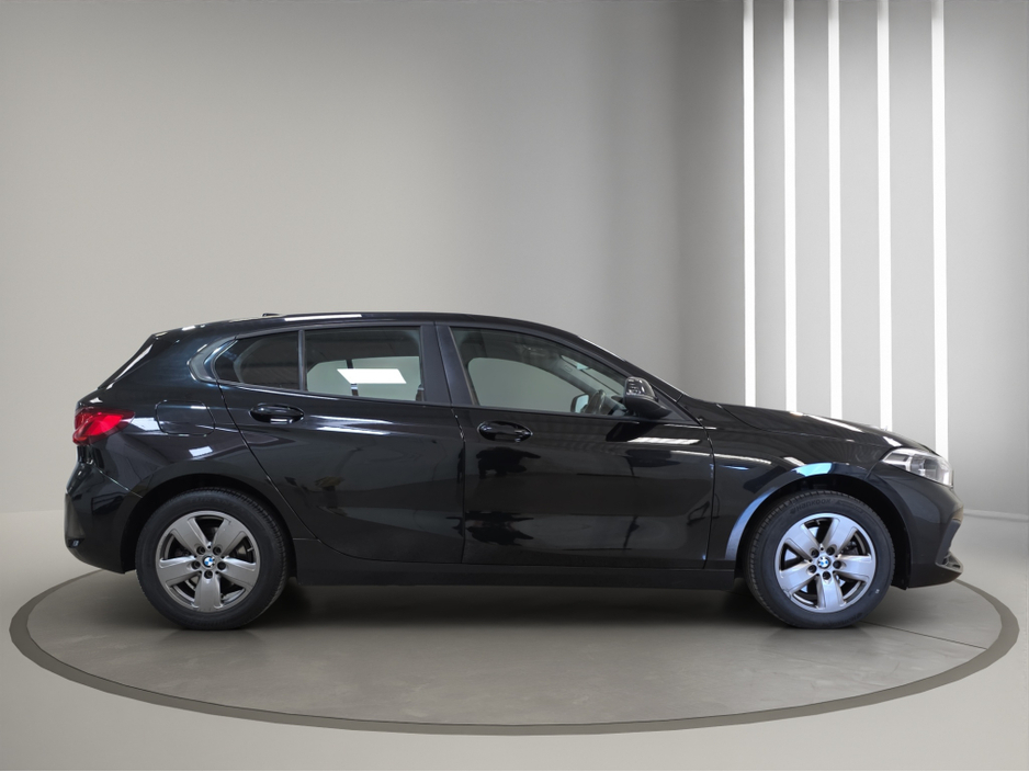 2020 BMW 1 Series - image 9