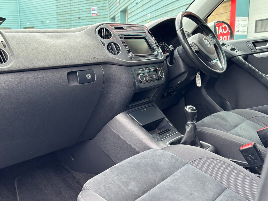 2015 Volkswagen Tiguan - image 13