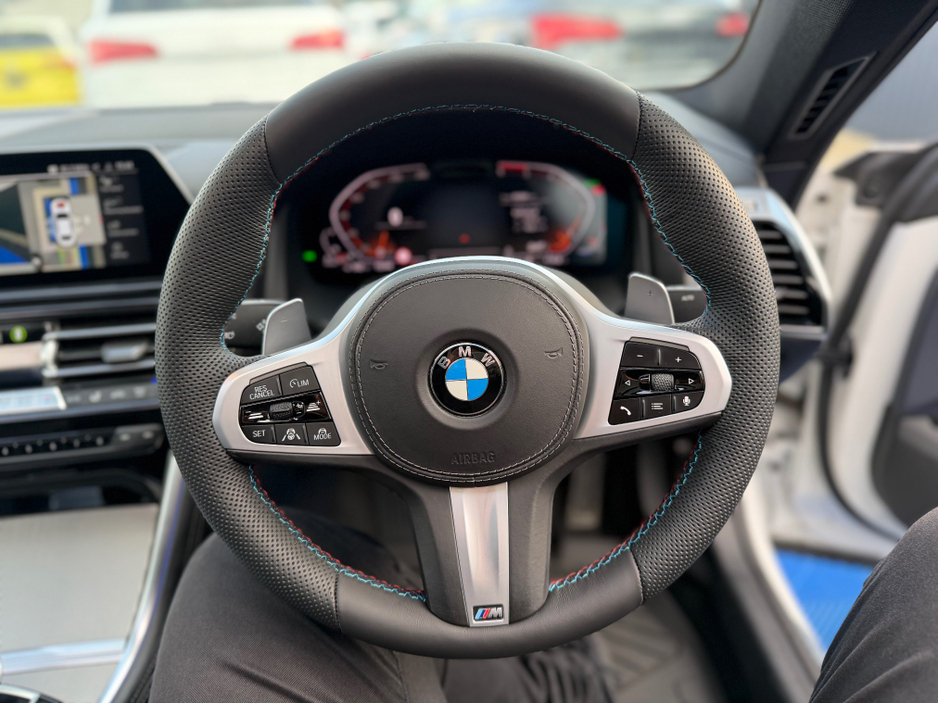 2020 BMW 8 Series - image 18