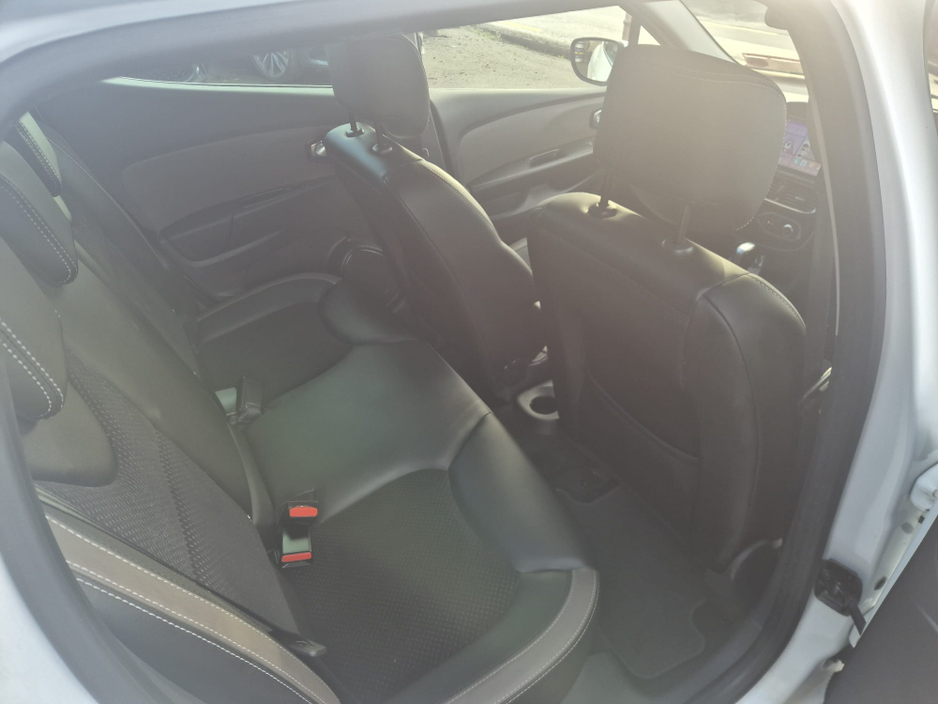 2017 Renault Clio - image 14