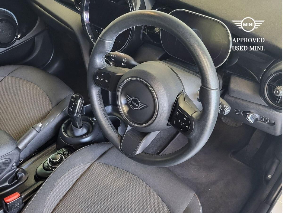 2024 MINI Hatch - image 5