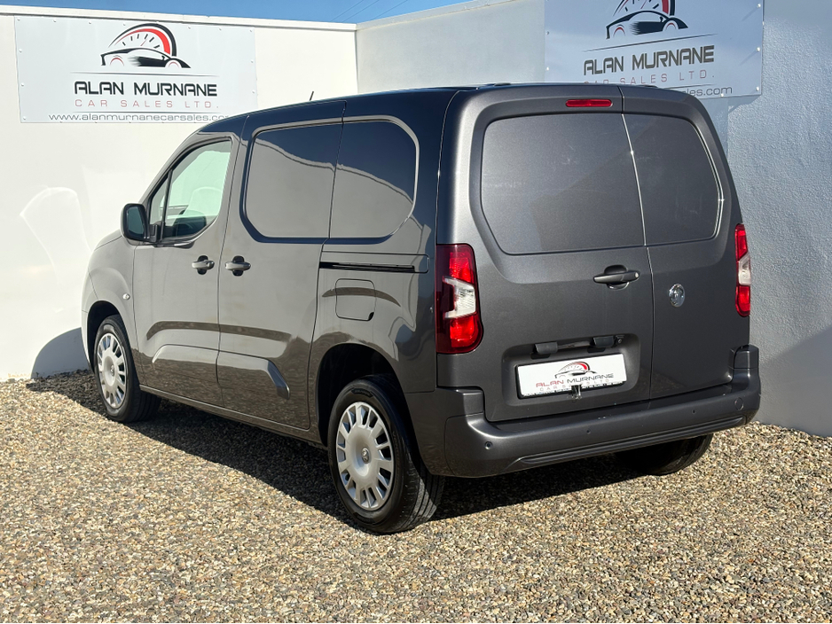 2023 Vauxhall Combo - image 9