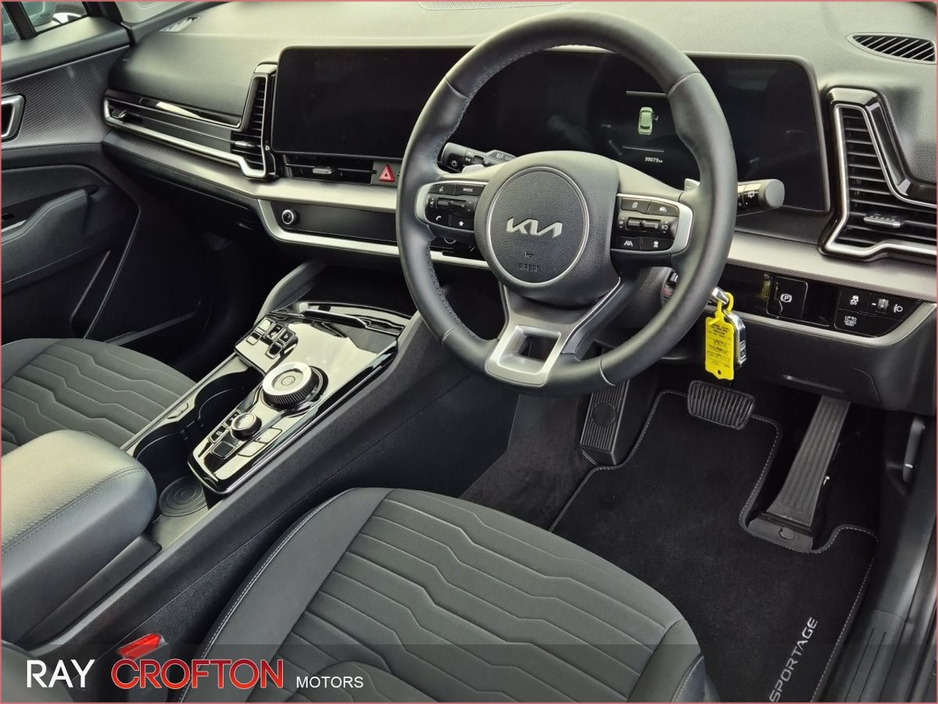 2023 Kia Sportage - image 2