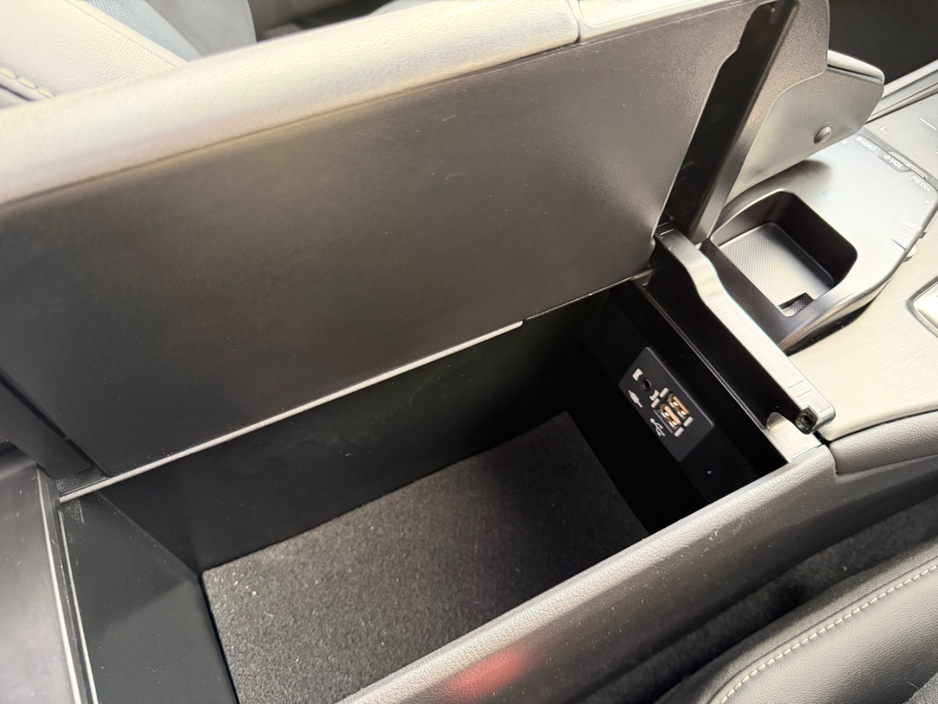 2021 Lexus UX 250 H - image 31