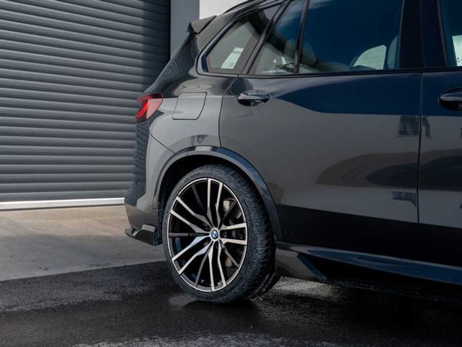 2021 BMW X5 - image 7