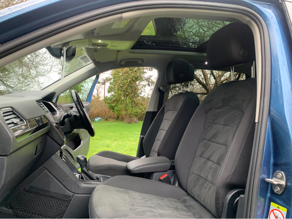 2018 Volkswagen Tiguan - image 30