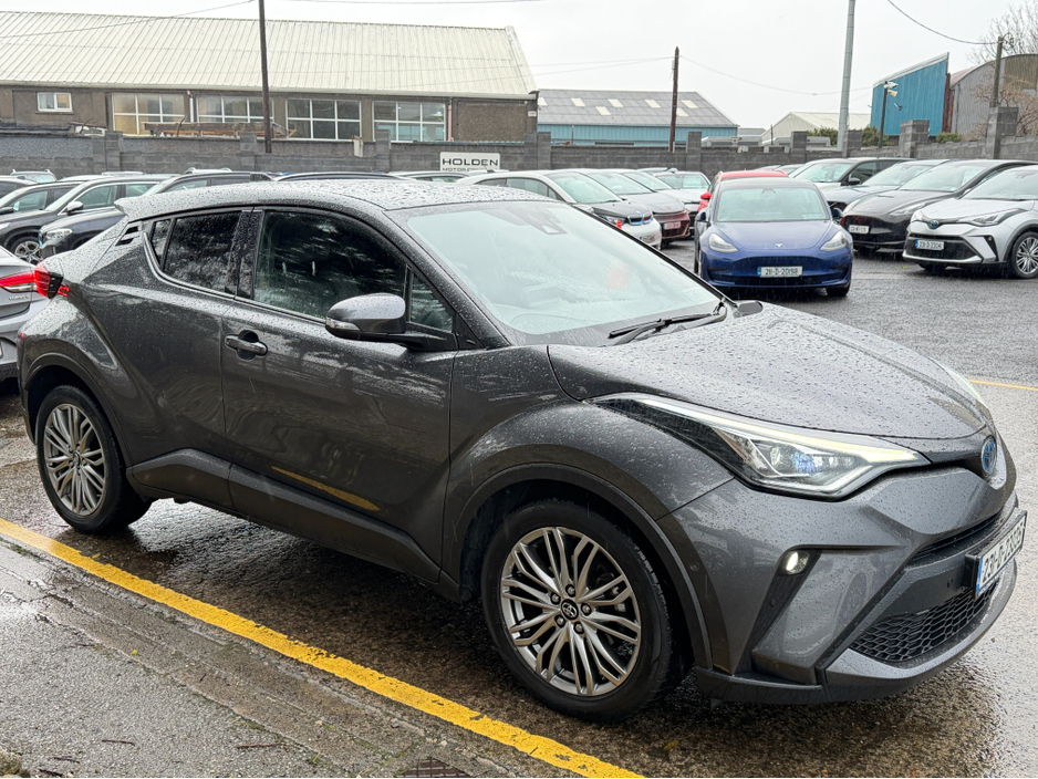 2023 Toyota C-HR HYBRID..Keyless Entry..Apple CarPlay €22,750