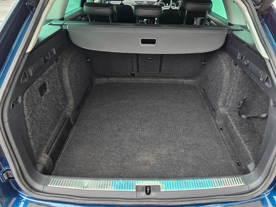 2020 Skoda Superb - image 16