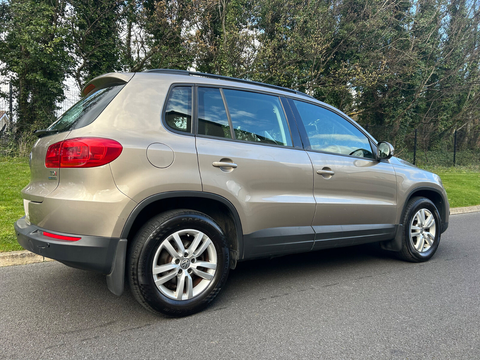 2014 Volkswagen Tiguan - image 2