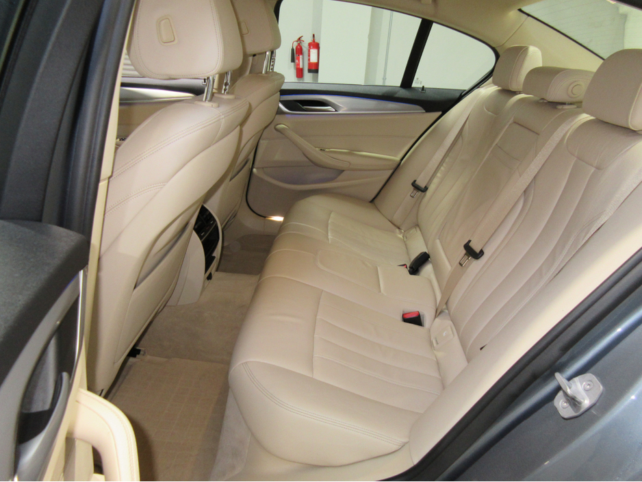 2018 BMW 5 Series - image 14