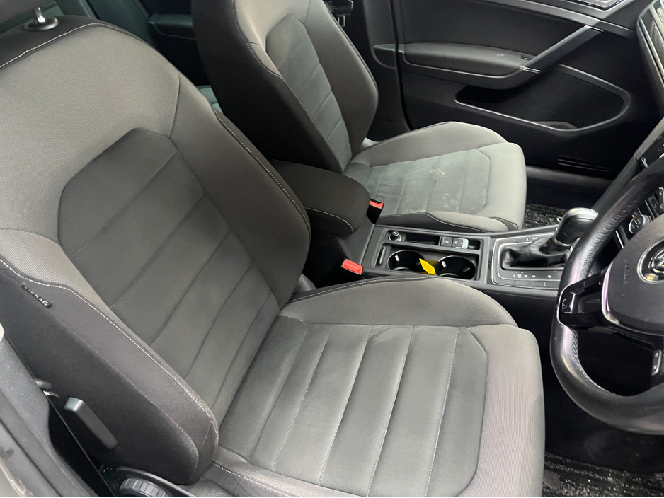 2017 Volkswagen Golf - image 9