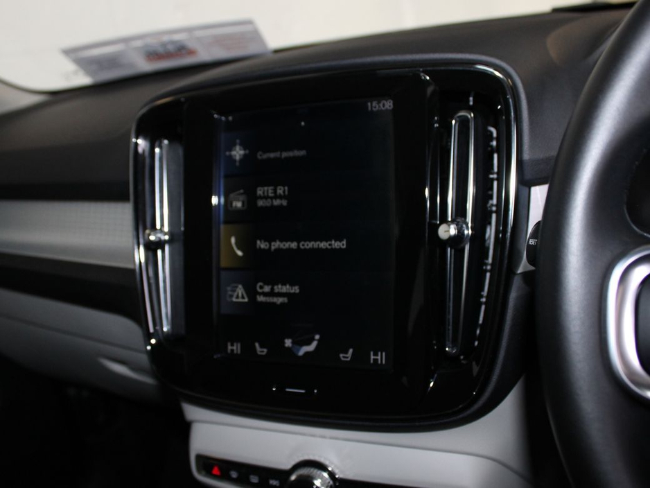 2020 Volvo XC40 - image 18