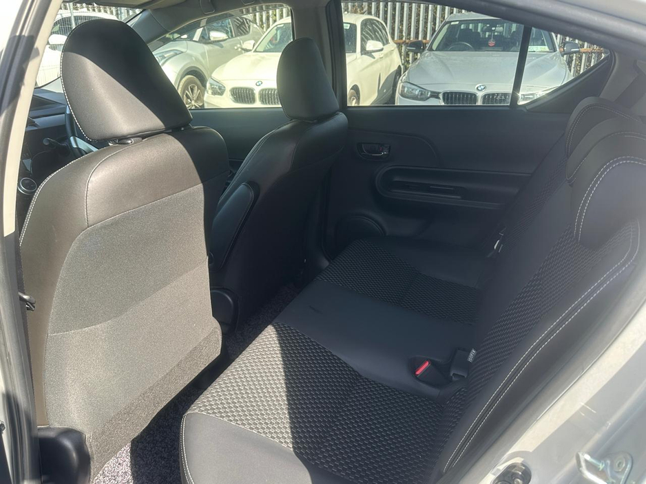 2015 Toyota Aqua - image 15