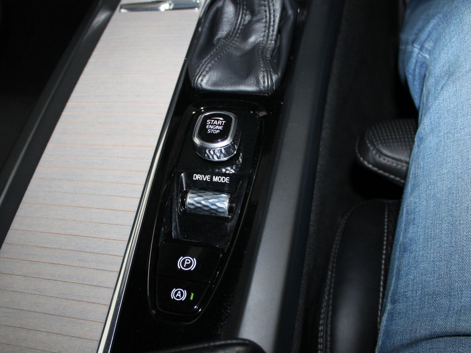 2019 Volvo XC60 - image 22