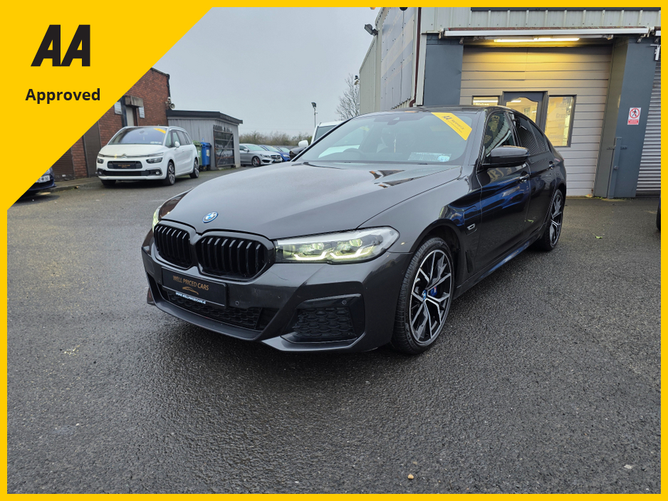 2022 BMW 5 Series - image 17