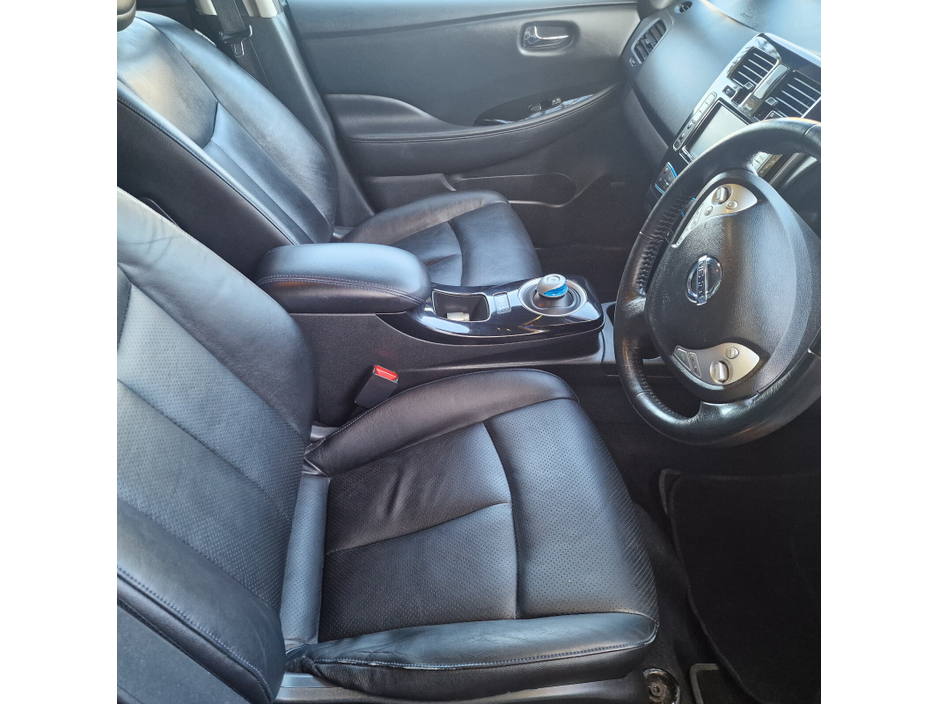 2014 Nissan Leaf - image 9
