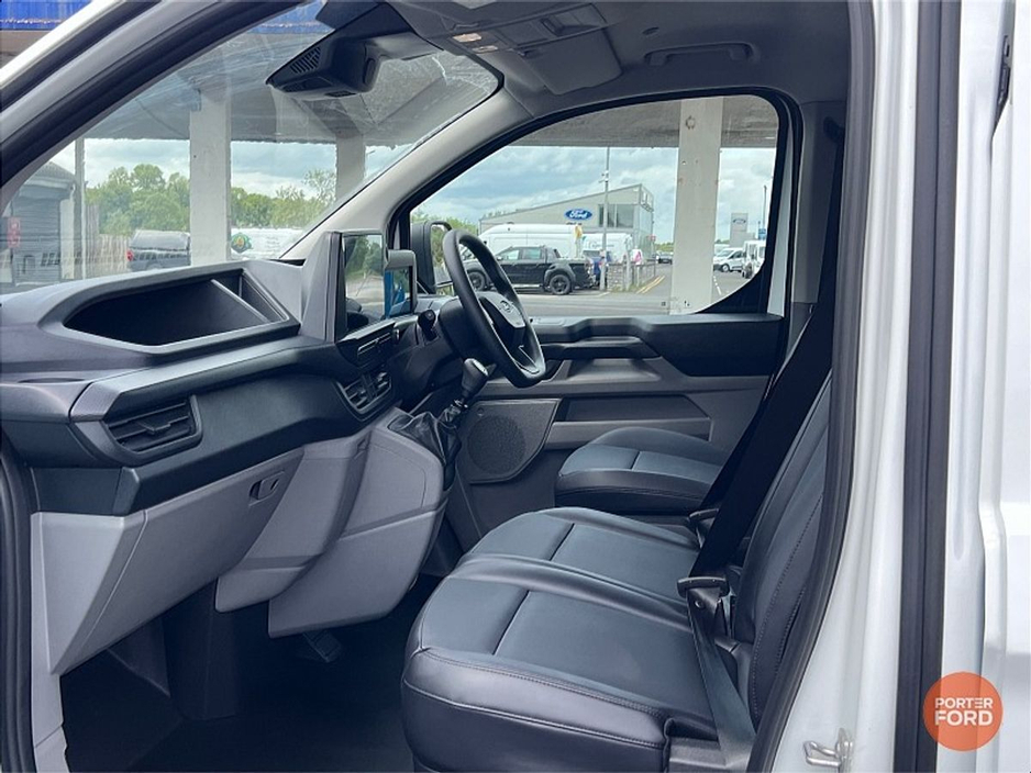 2026 Ford Transit Custom - image 4