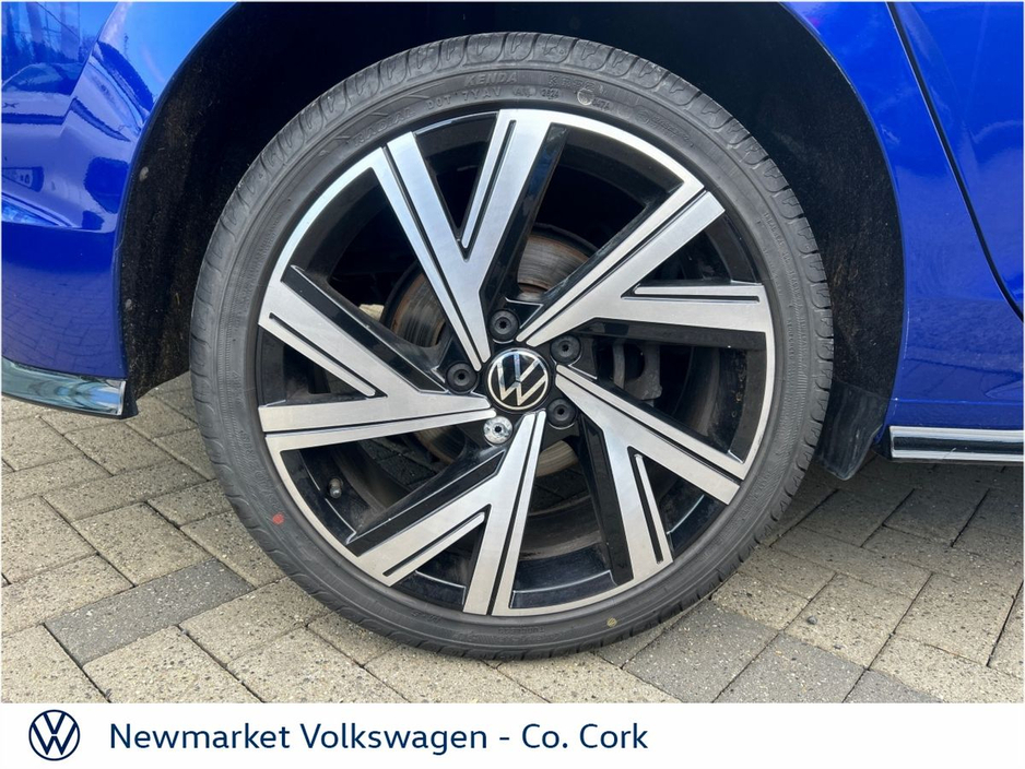 2024 Volkswagen Golf - image 2