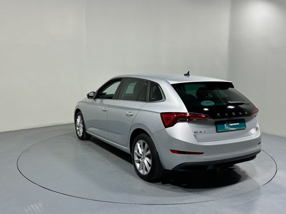 2022 Skoda Scala - image 5
