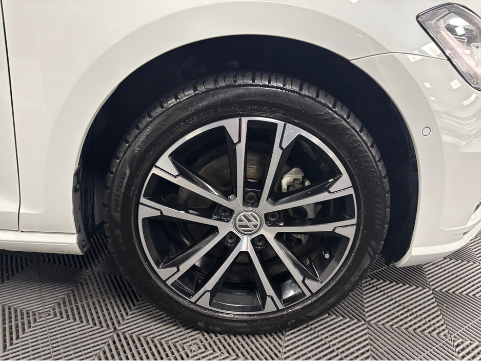 2019 Volkswagen Golf *VOLKSWAGEN GOLF* *DSG* *FACELIFT* *DYNAMIC LIGHTS* *DLA* *DIGITAL DASH* *REVERSE CAMERA* *PARKING SENSORS* *KEYLESS ENTRY* *LOW MILEAGE* *FINANCE AVAILABLE* *TRADE INS WELCOME*