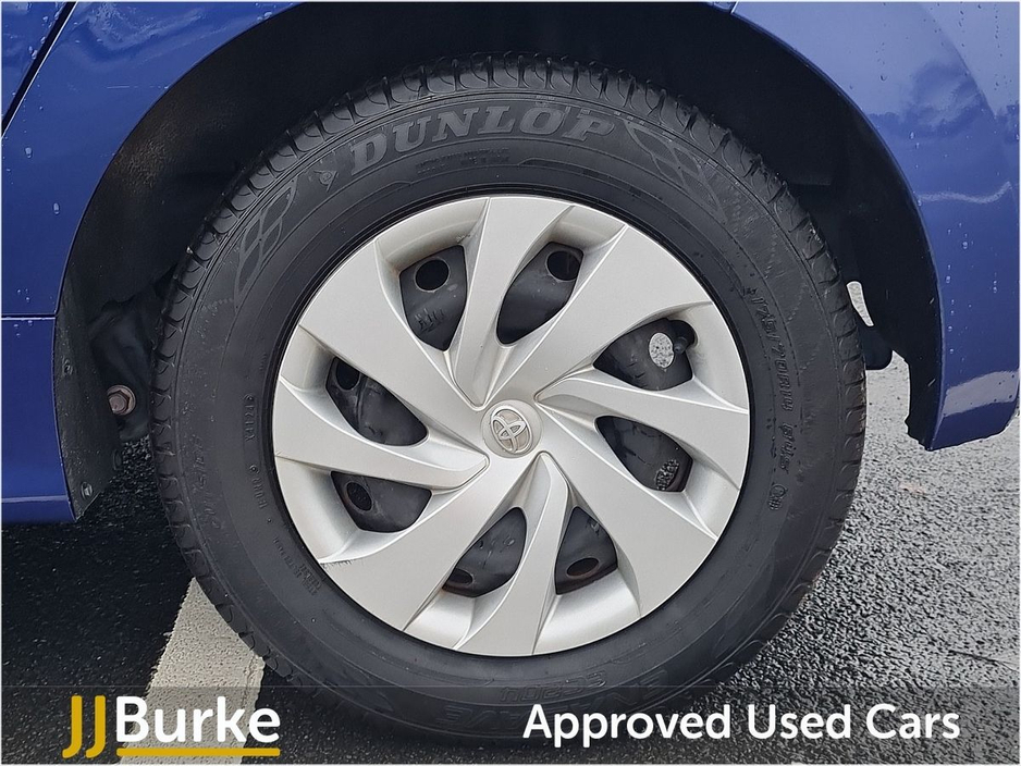 2022 Toyota Yaris - image 6