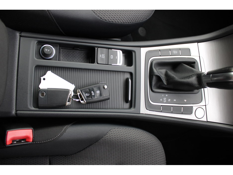 2016 Volkswagen Golf - image 14