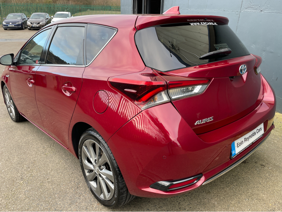 2018 Toyota Auris - image 5