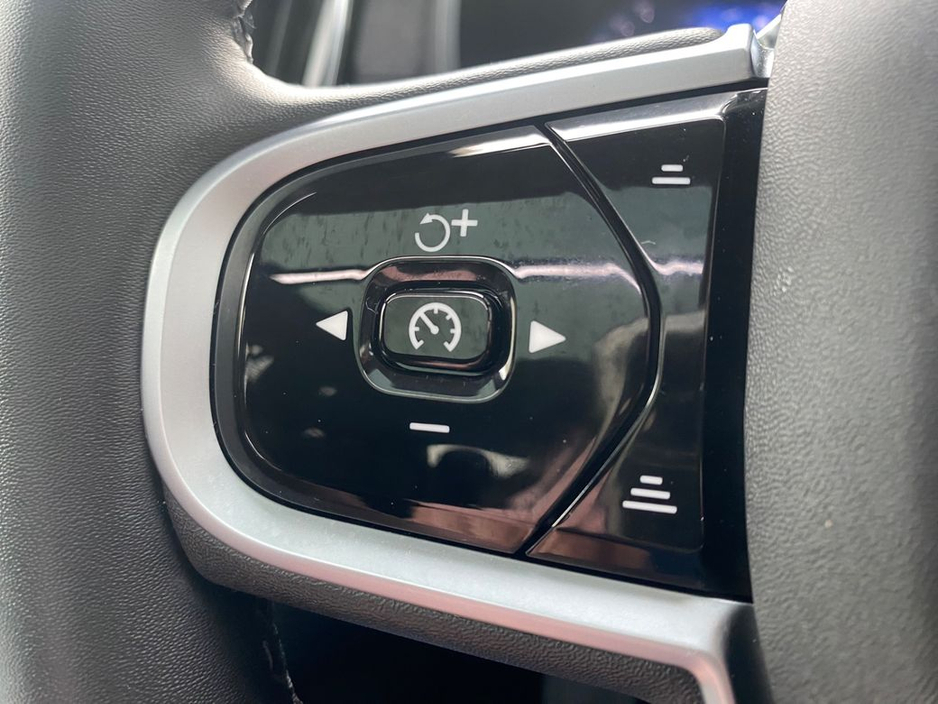 2025 Volvo XC90 - image 25