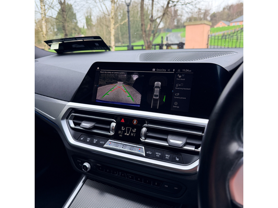 2022 BMW 3 Series - image 13