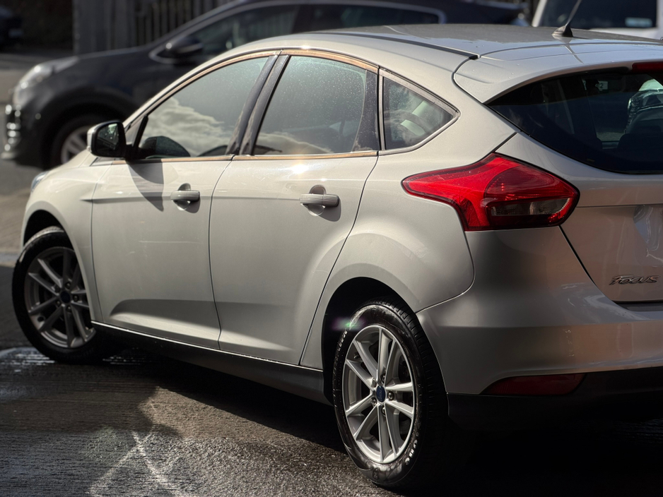 2017 Ford Focus - image 18