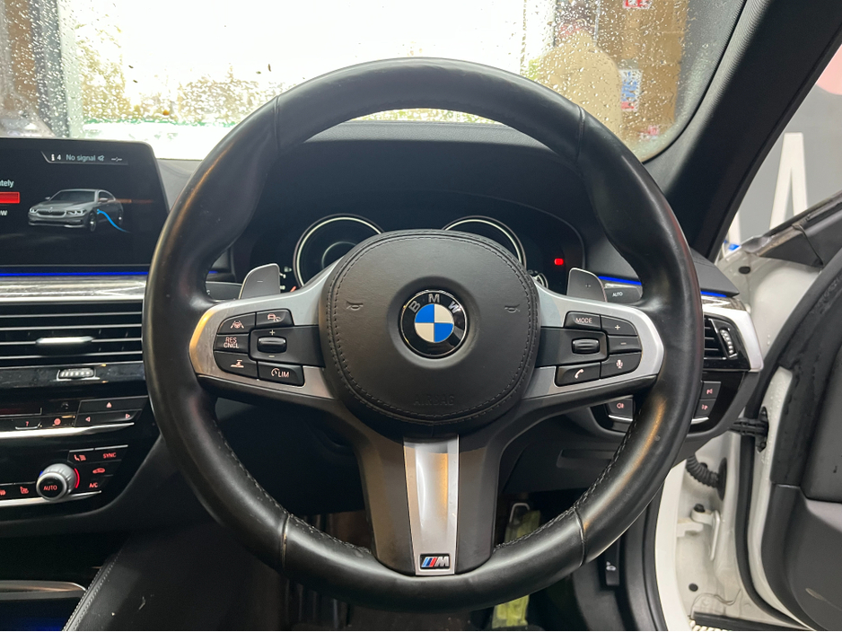 2017 BMW 5 Series - image 8