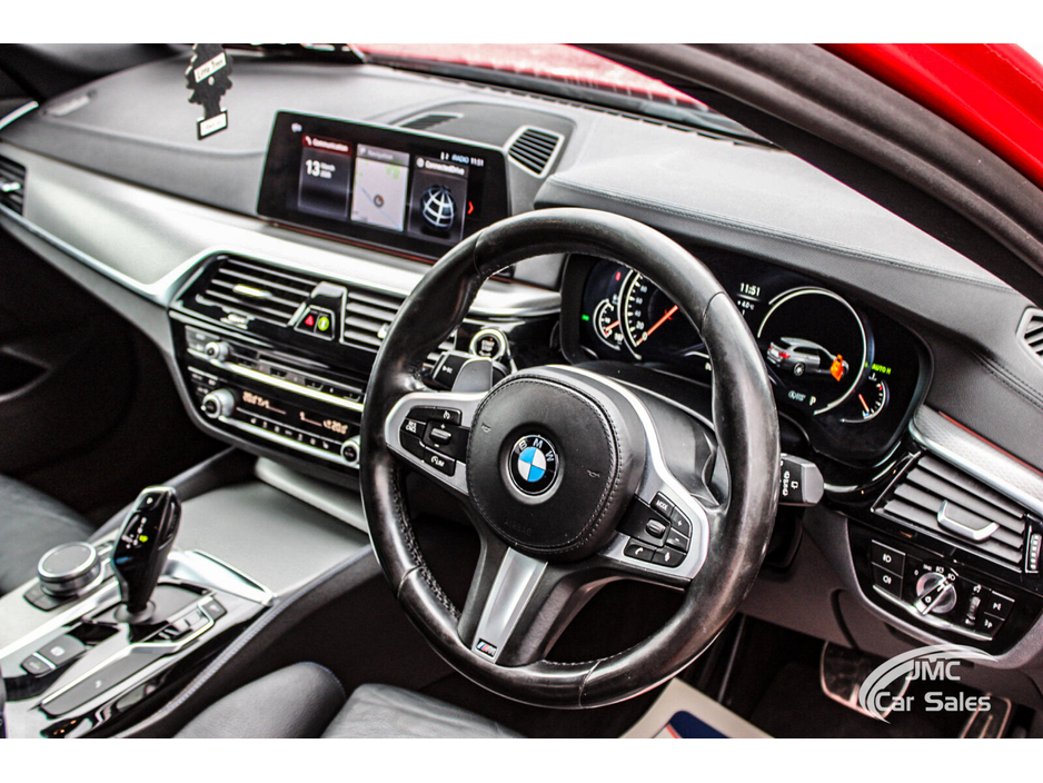 2018 BMW 5 Series - image 9