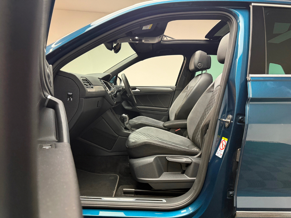 2021 Volkswagen Tiguan - image 14