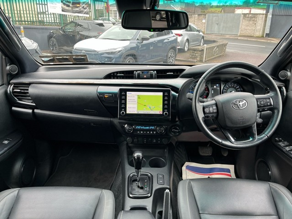 2022 Toyota Hilux - image 8