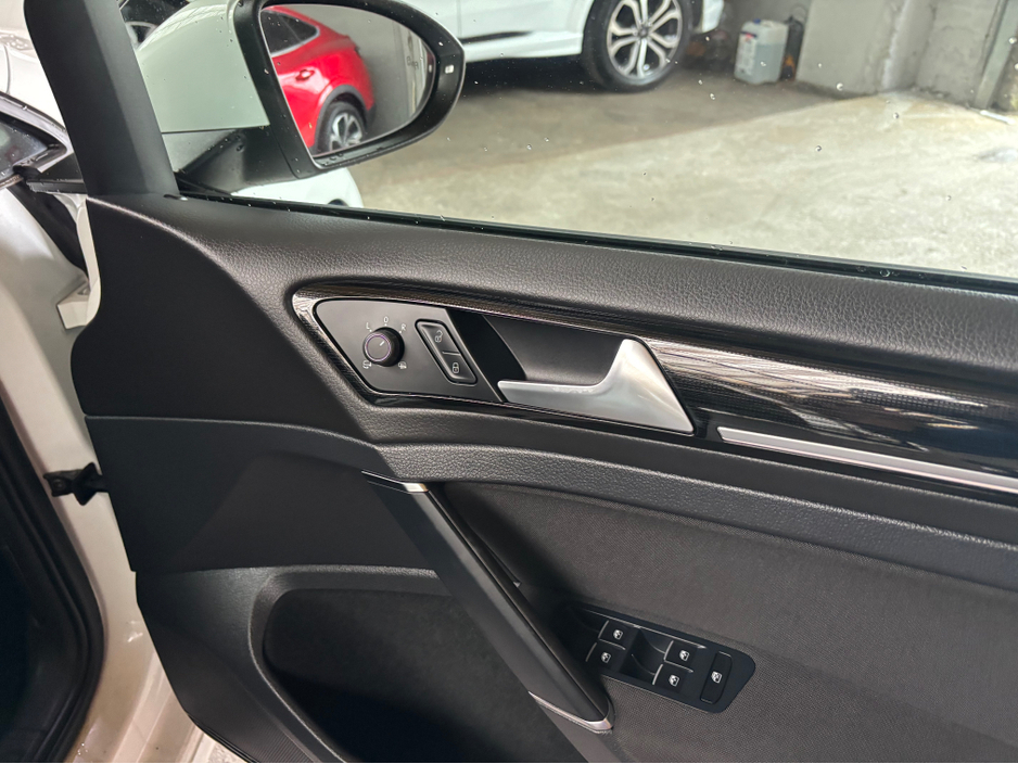 2018 Volkswagen Golf - image 5
