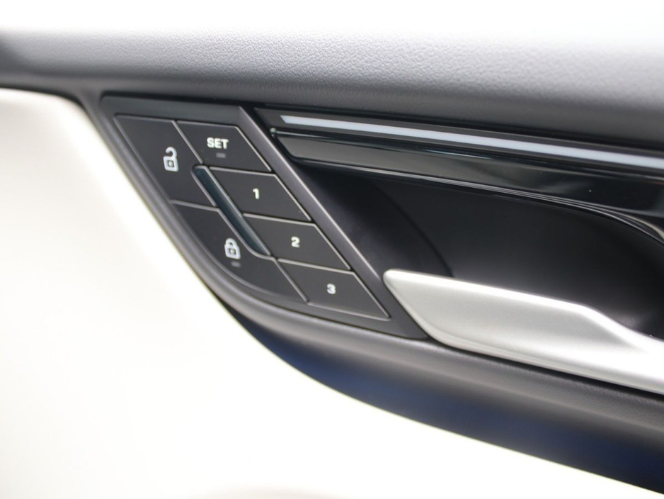 2025 Porsche Macan Electric €82,000