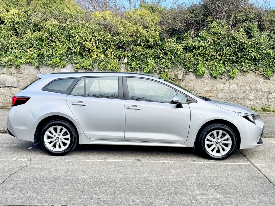 2023 Toyota Corolla - image 4