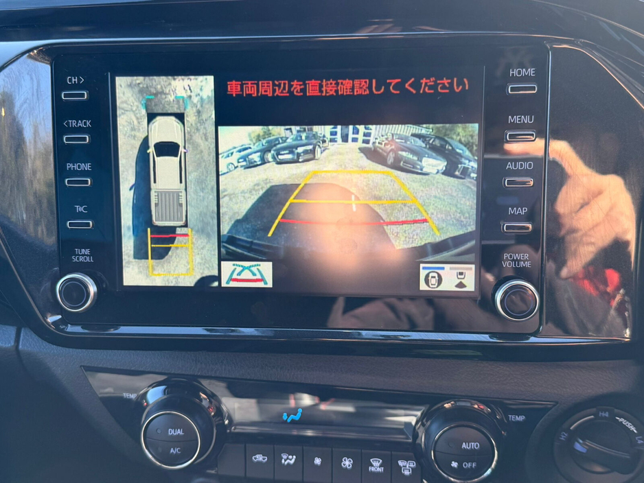 2023 Toyota Hilux - image 11