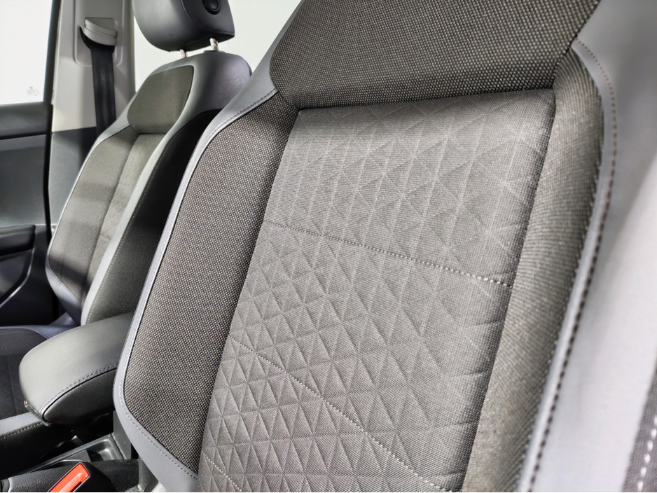 2023 Volkswagen T-Cross - image 3