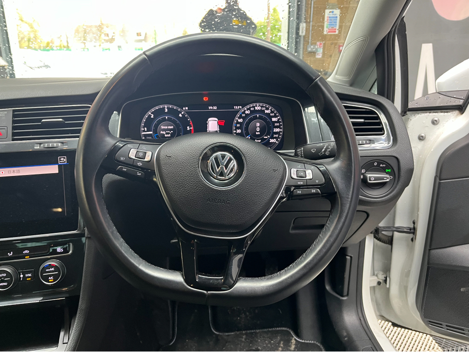2020 Volkswagen Golf - image 8