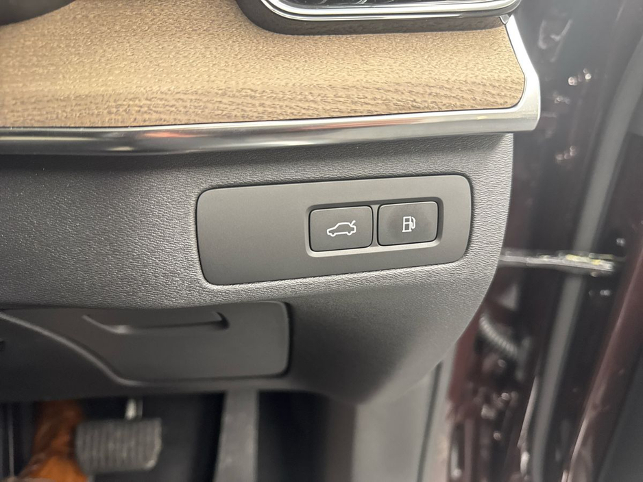 2026 Volvo XC90 - image 24